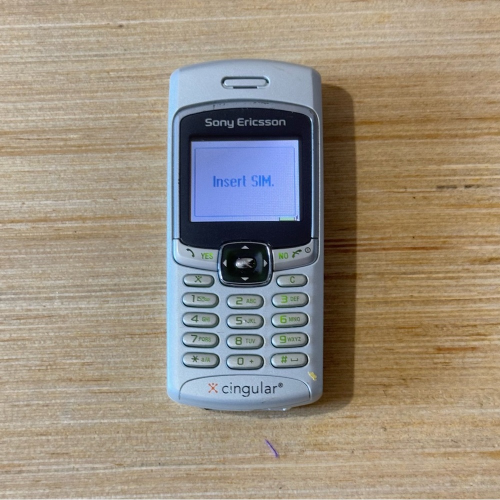 Sony Ericsson T237 Cingular Cellular Phone Silver,“UNTESTED”No Charger Buy As Is